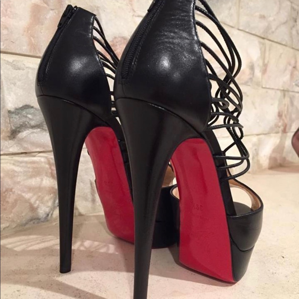 โก๏ธSaleโก๏ธ FIRM PRICE Christian Louboutin ๐ - Picture 2 of 6